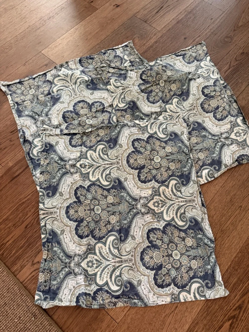 Pottery Barn Paisley Print Ero Shams Set of 3  in Blue and Cream